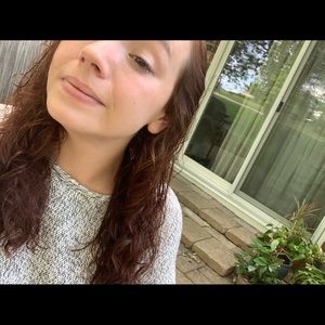 Meet your Posher, Caitlin